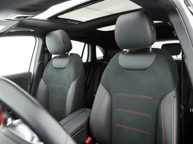 Mercedes-Benz GLA view 16