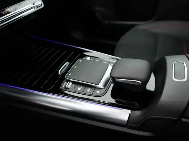 Mercedes-Benz GLA view 18