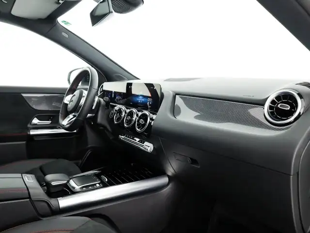 Mercedes-Benz GLA view 10