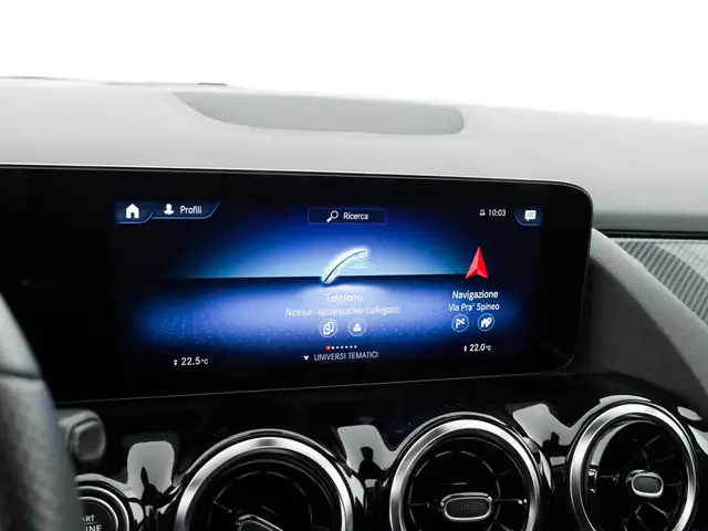Mercedes-Benz GLA view 13
