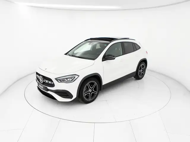 Mercedes-Benz GLA view 2