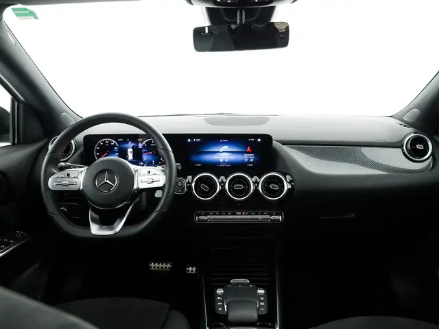 Mercedes-Benz GLA view 9