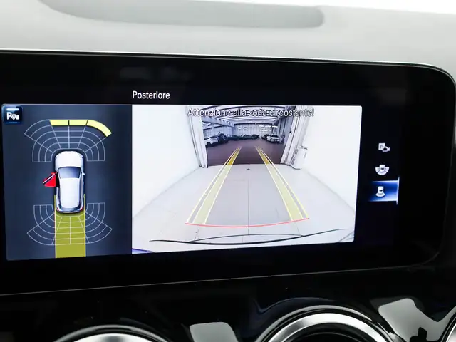 Mercedes-Benz GLA view 14