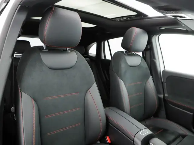 Mercedes-Benz GLA view 15