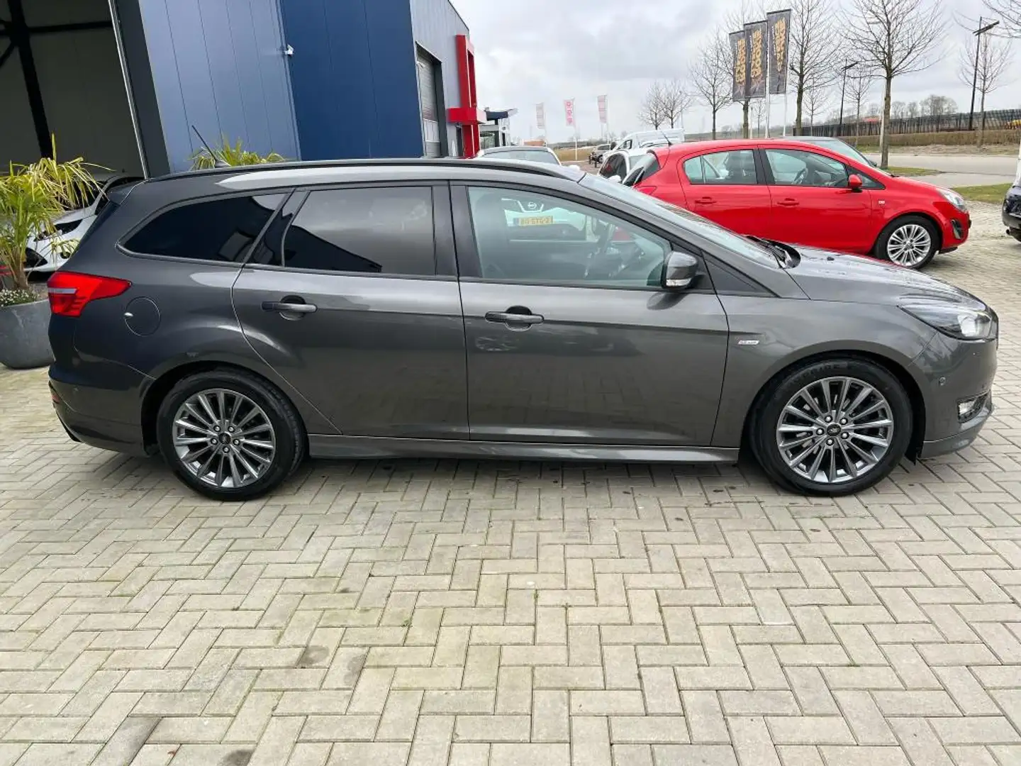 Ford Focus 1.0 EcoBoost ST Line Business 140PK / CARPLAY / PD Grijs - 2