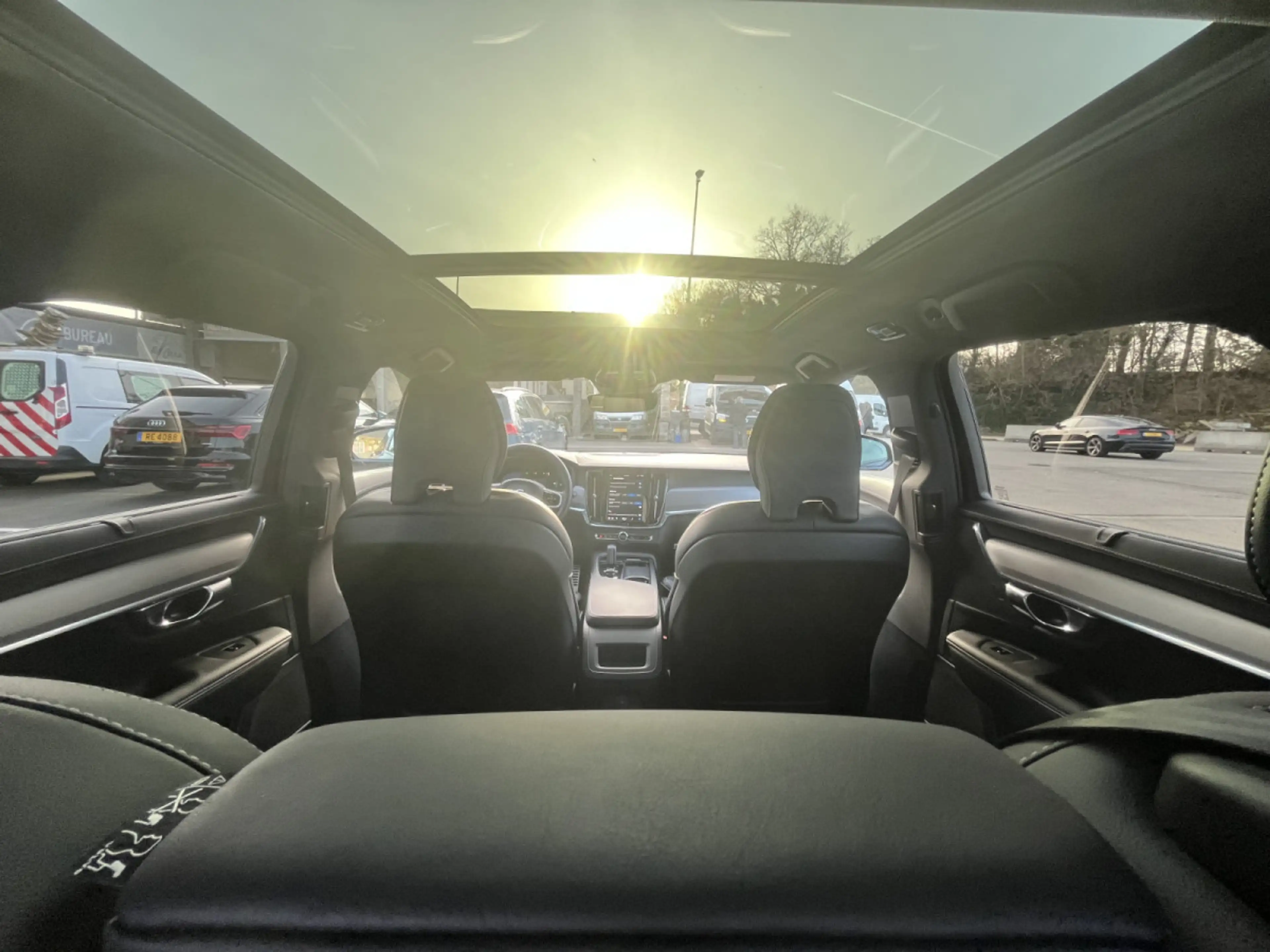 Volvo V90 B4 D 4x4 Geartronic R-Design Pano — photo 13