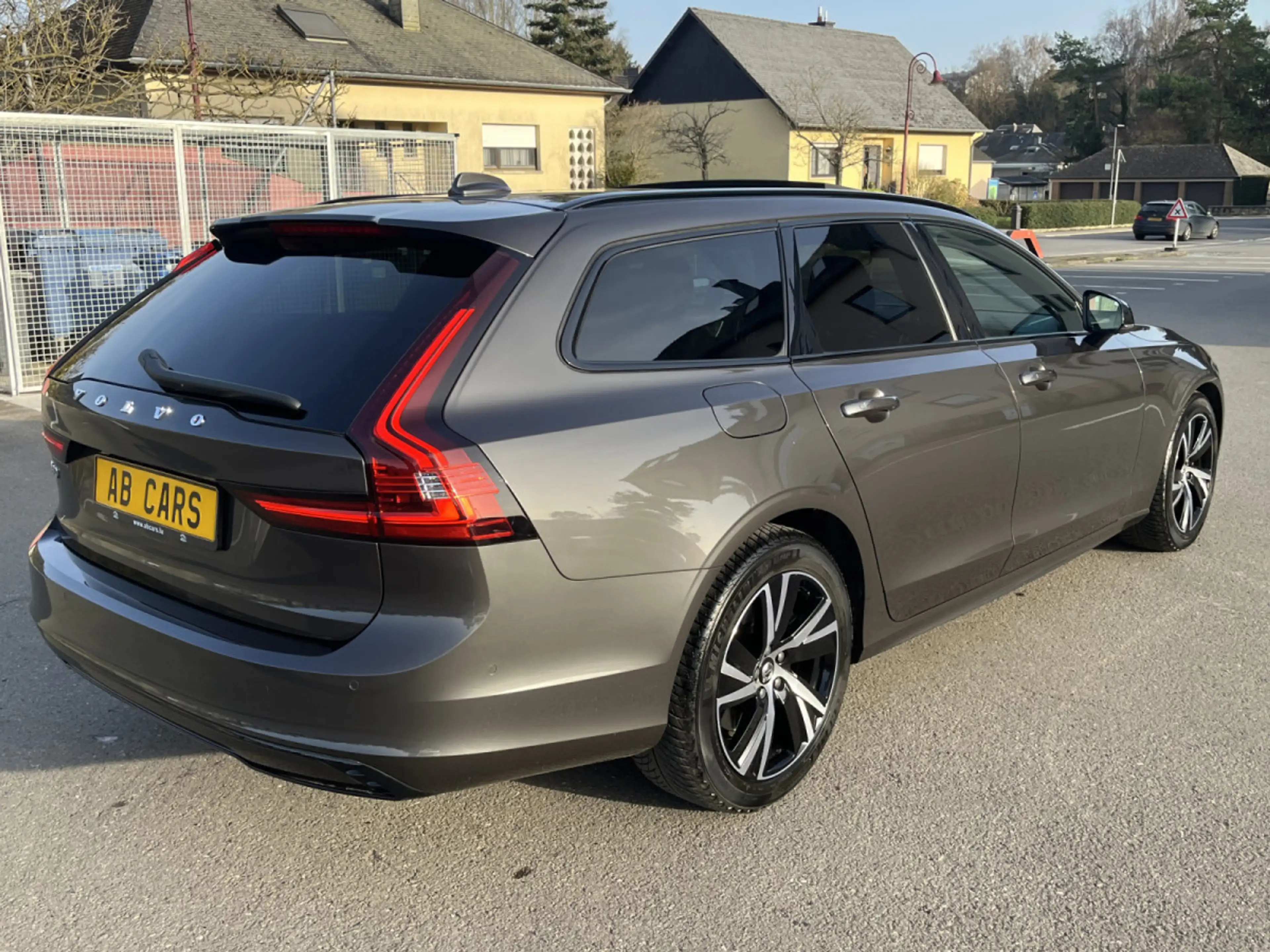Volvo V90 B4 D 4x4 Geartronic R-Design Pano — photo 8