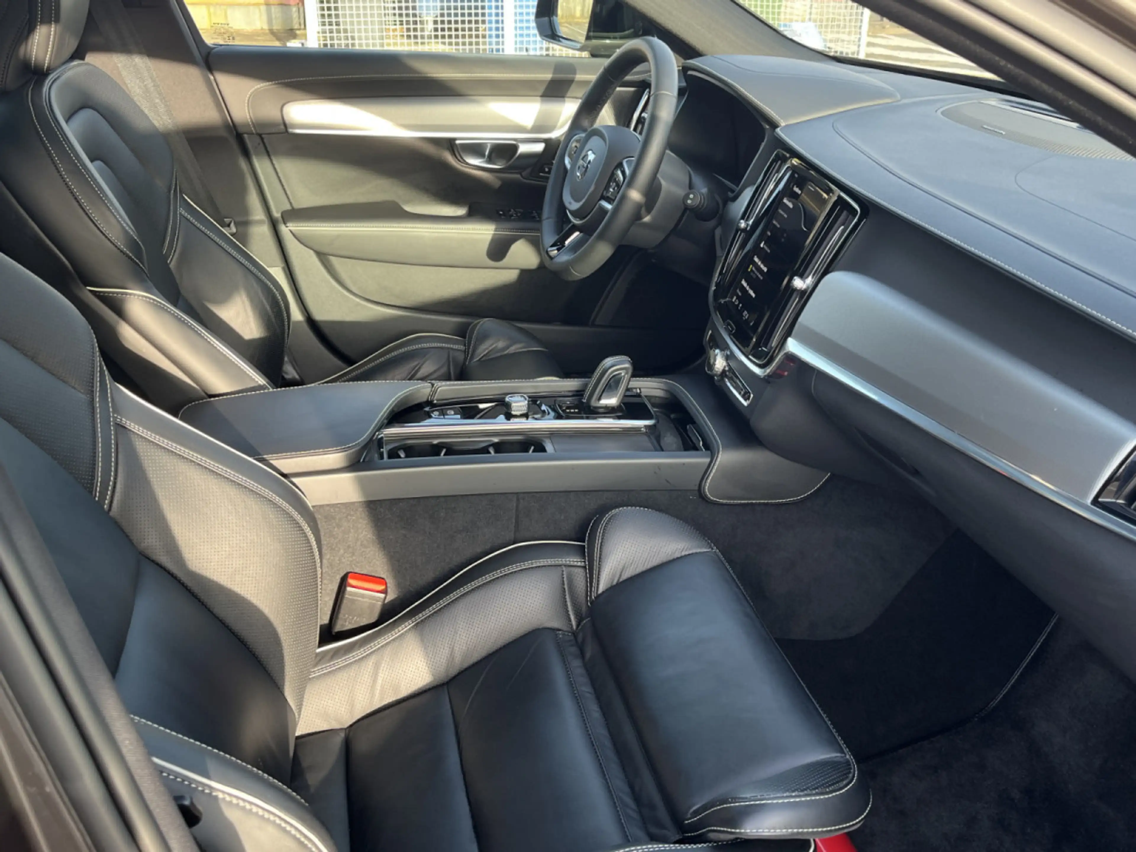 Volvo V90 B4 D 4x4 Geartronic R-Design Pano — photo 11