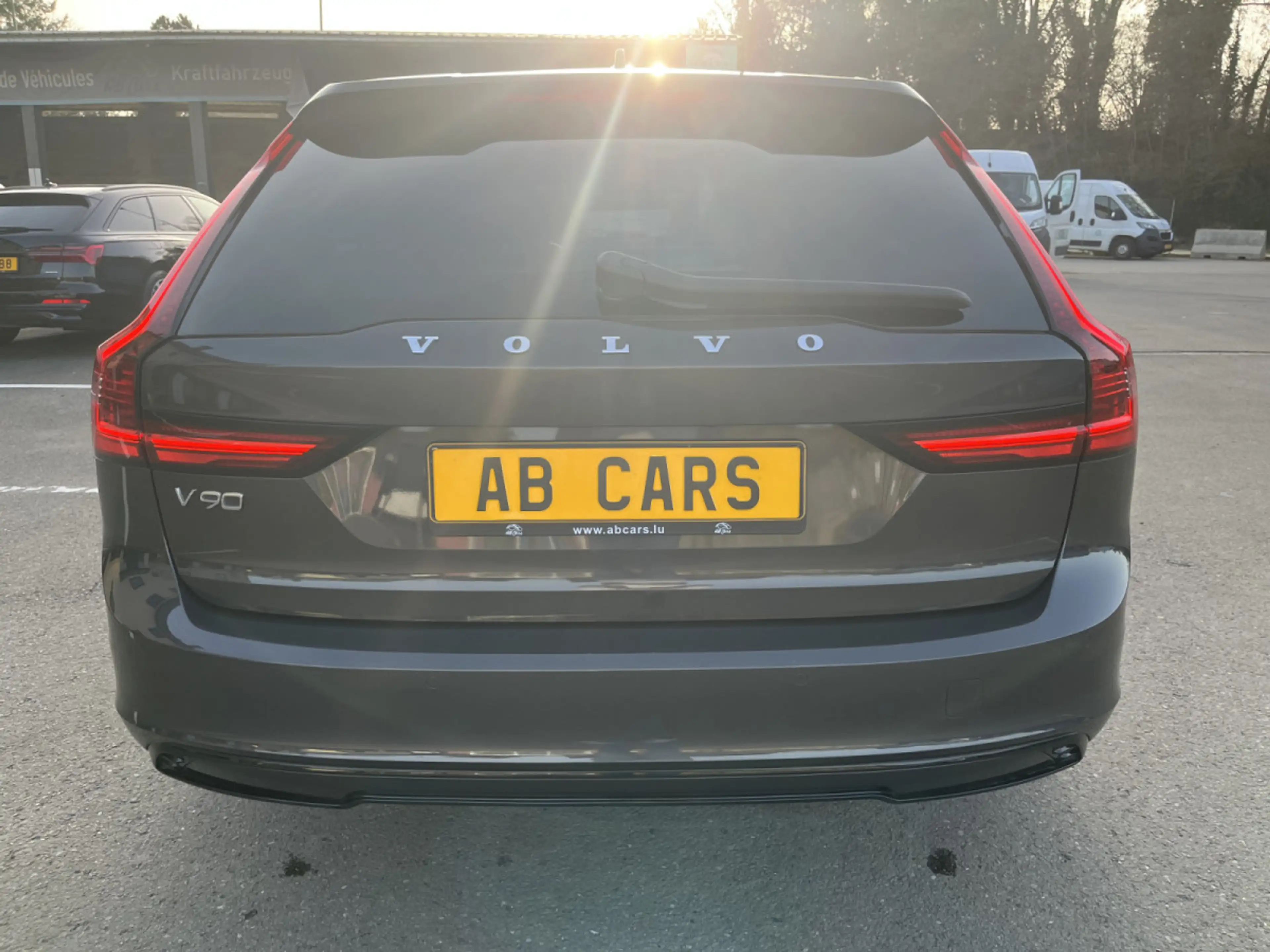 Volvo V90 B4 D 4x4 Geartronic R-Design Pano — photo 5