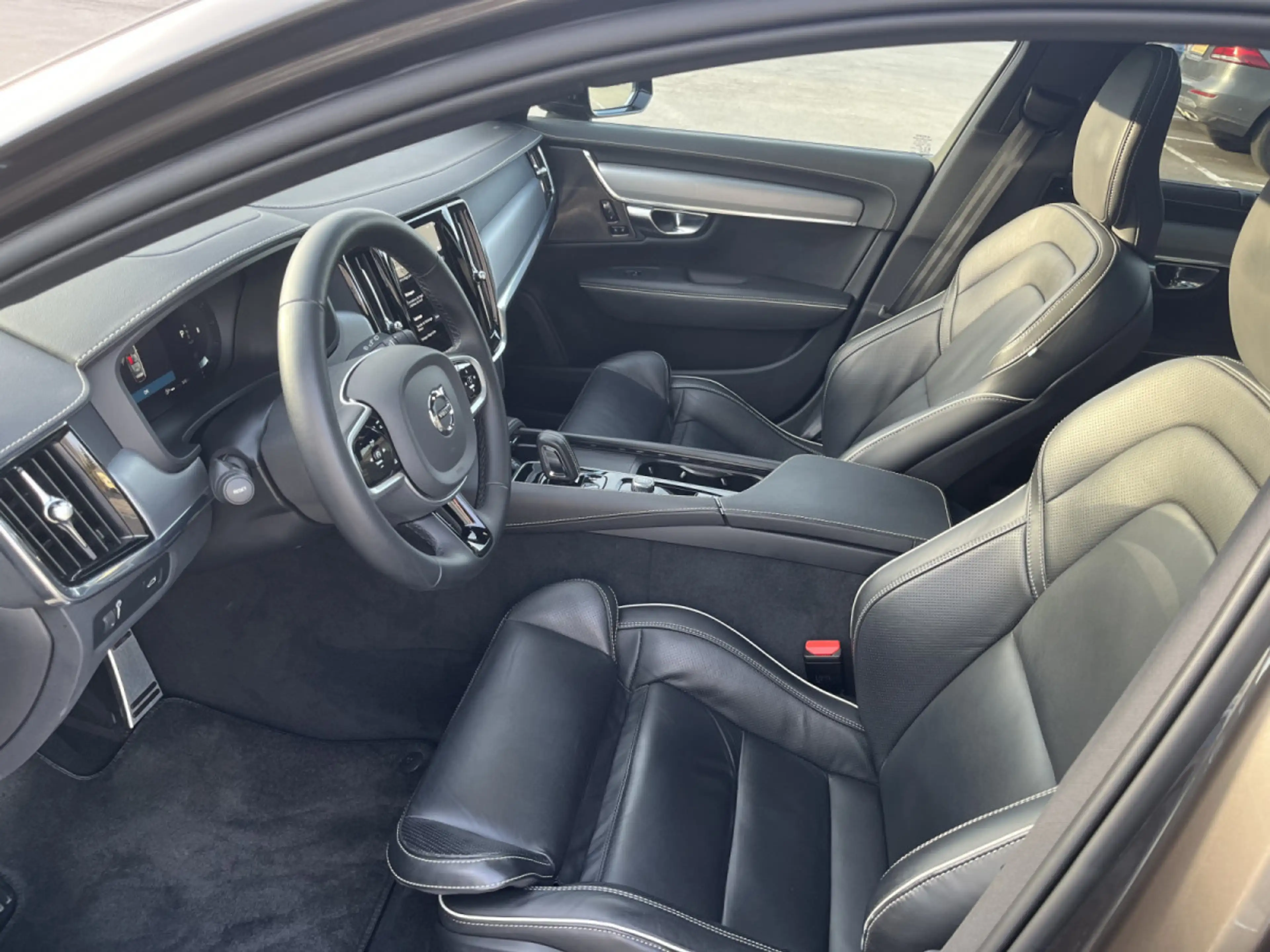 Volvo V90 B4 D 4x4 Geartronic R-Design Pano — photo 9