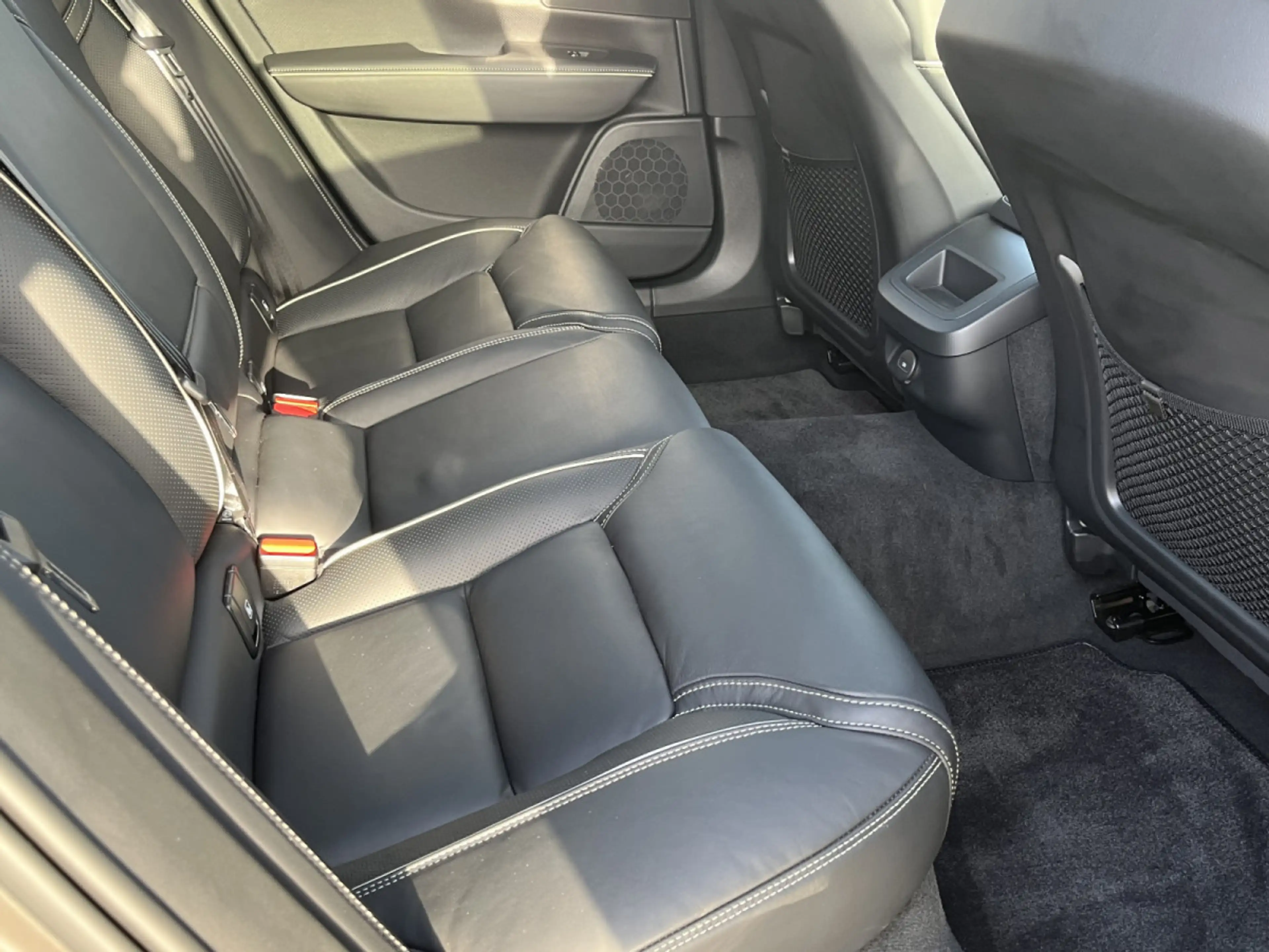 Volvo V90 B4 D 4x4 Geartronic R-Design Pano — photo 12