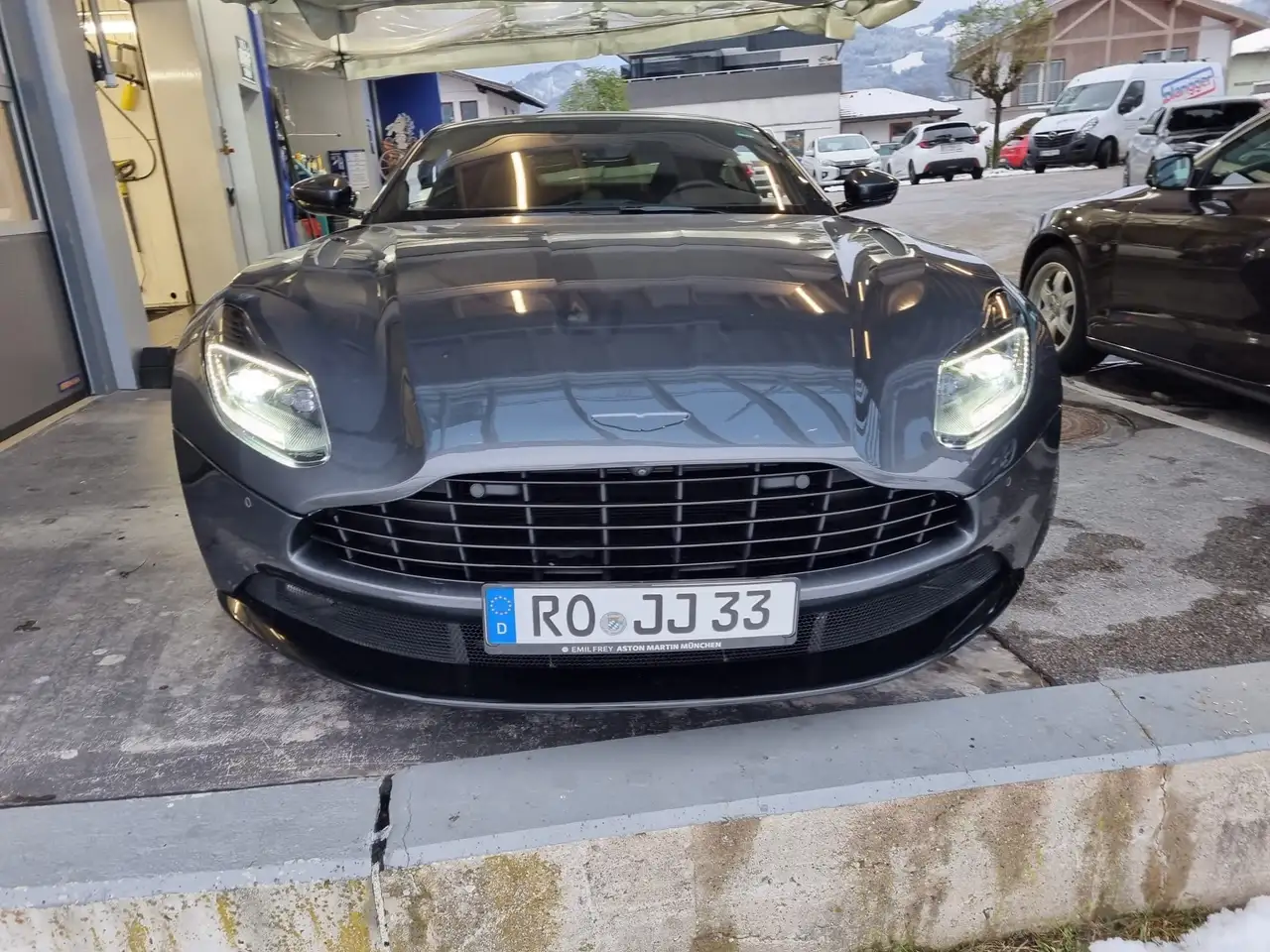 Aston Martin DB11