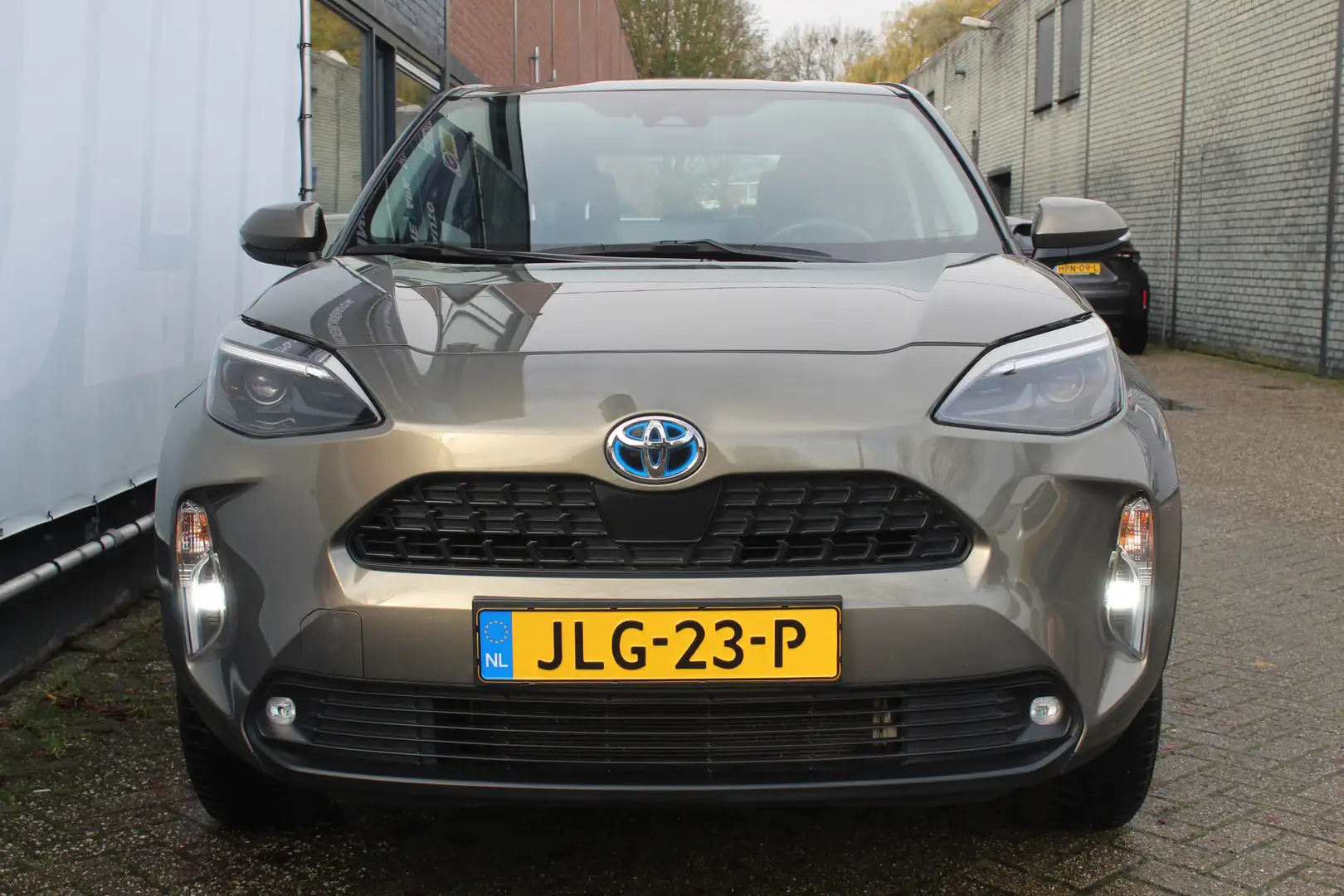Toyota Yaris Cross 1.5 Hybrid Automaat All season banden l Adaptief c Grün - 2