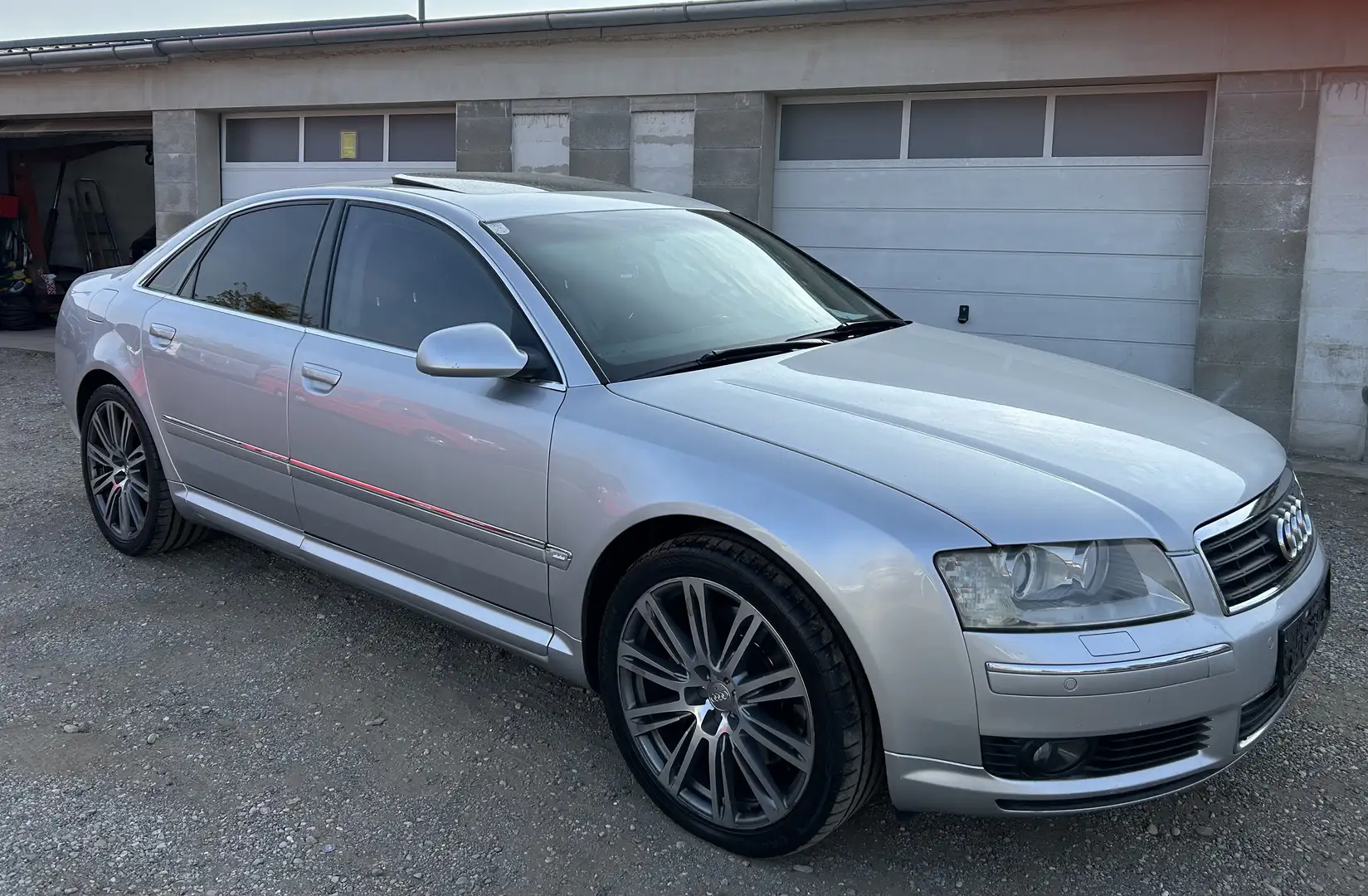 Audi A8 3,7 V8 quattro Tiptronic - 1