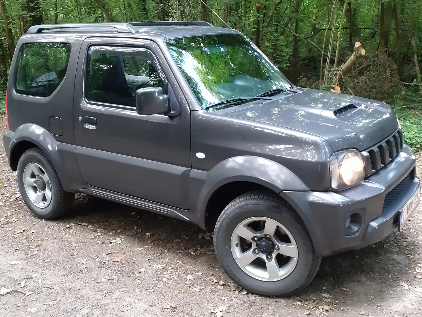 Suzuki Jimny Gris - 1