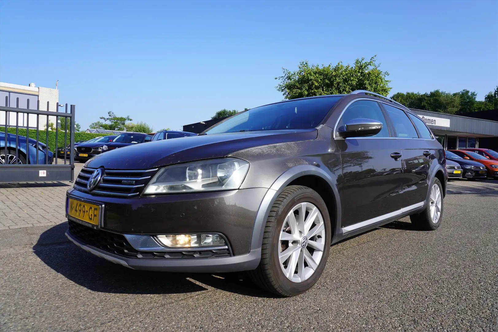 Volkswagen Passat Variant 1.8 TSI 160pk Highline Alltrack Trekhaak Brun - 1