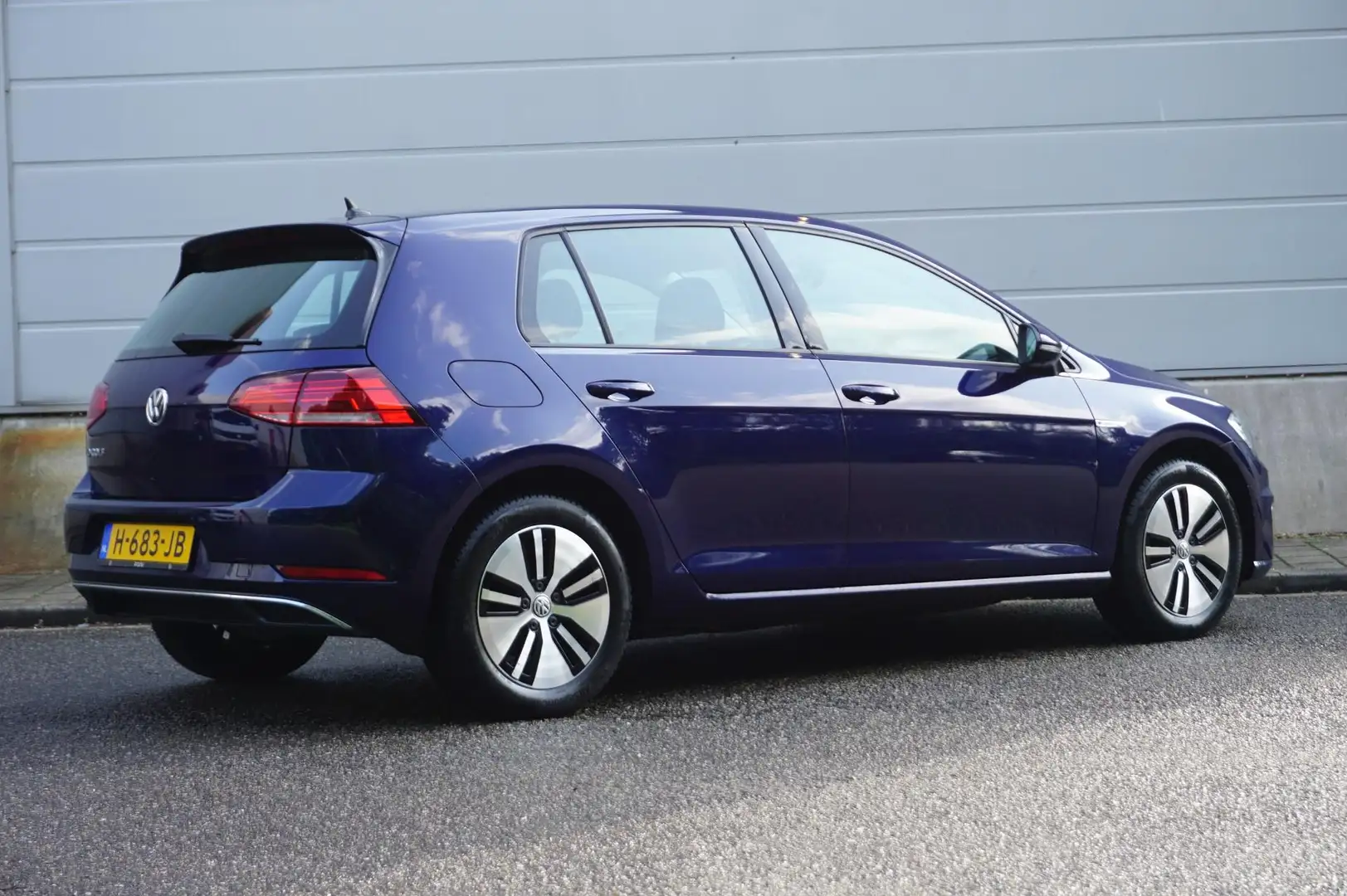 Volkswagen e-Golf 136pk E-DITION | Navigatie | Warmtepomp | Adaptive Blauw - 2