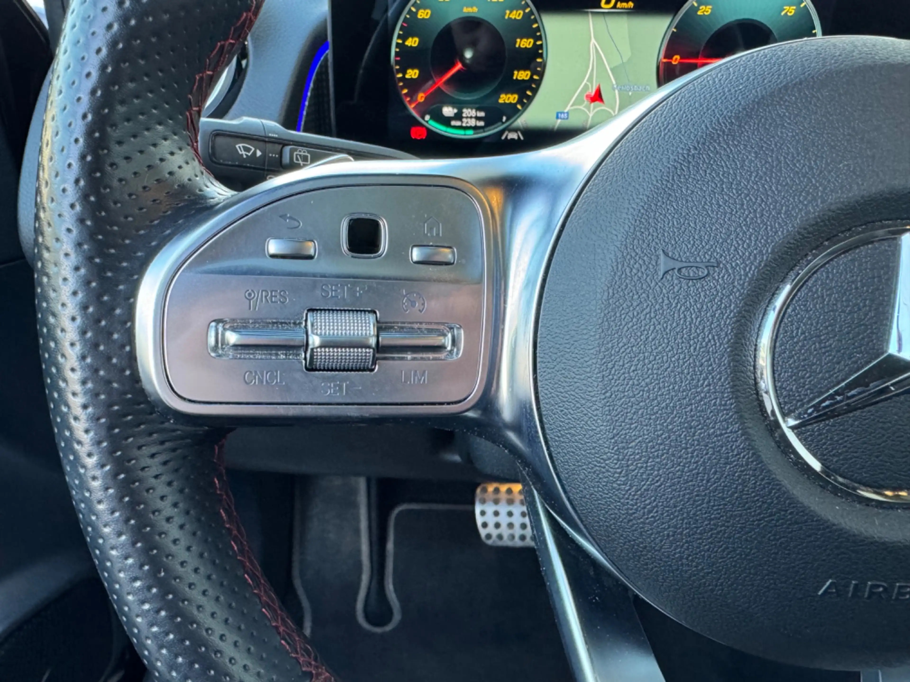 Mercedes-Benz EQB 300 4MATIC AMG Pano MBUX Navi RKam KeyGo Shz — photo 14
