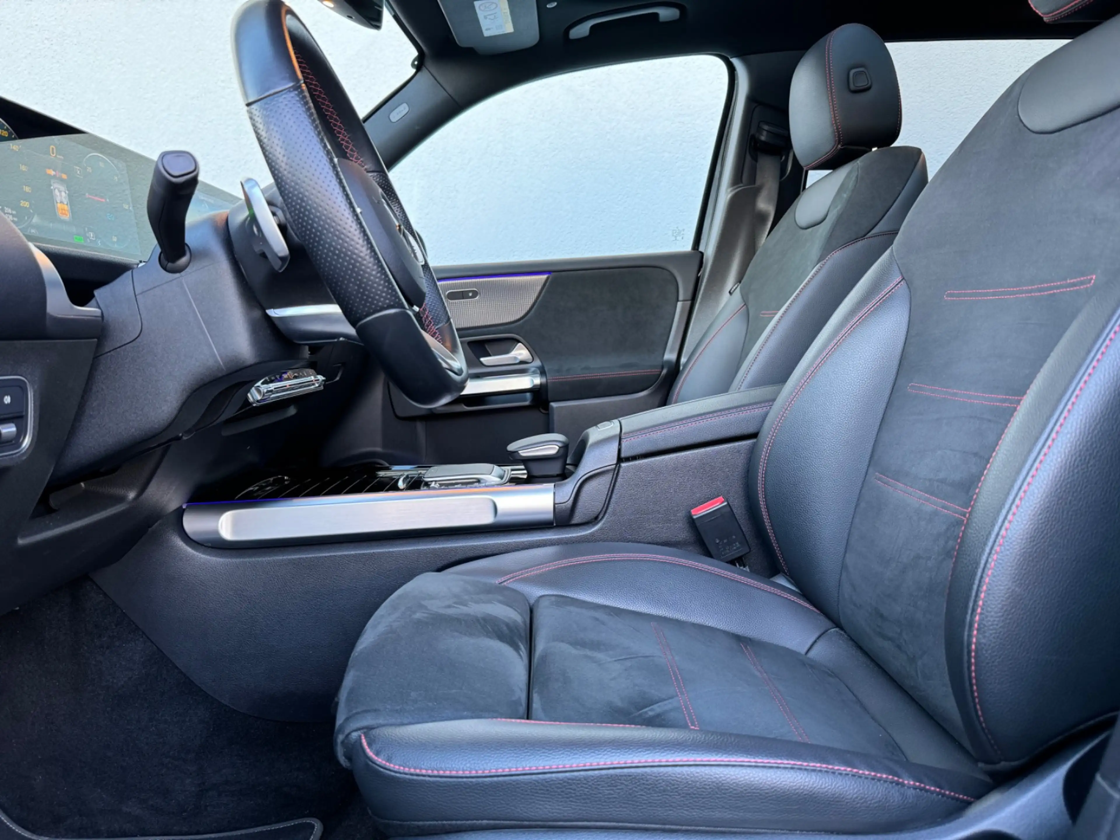 Mercedes-Benz EQB 300 4MATIC AMG Pano MBUX Navi RKam KeyGo Shz — photo 9
