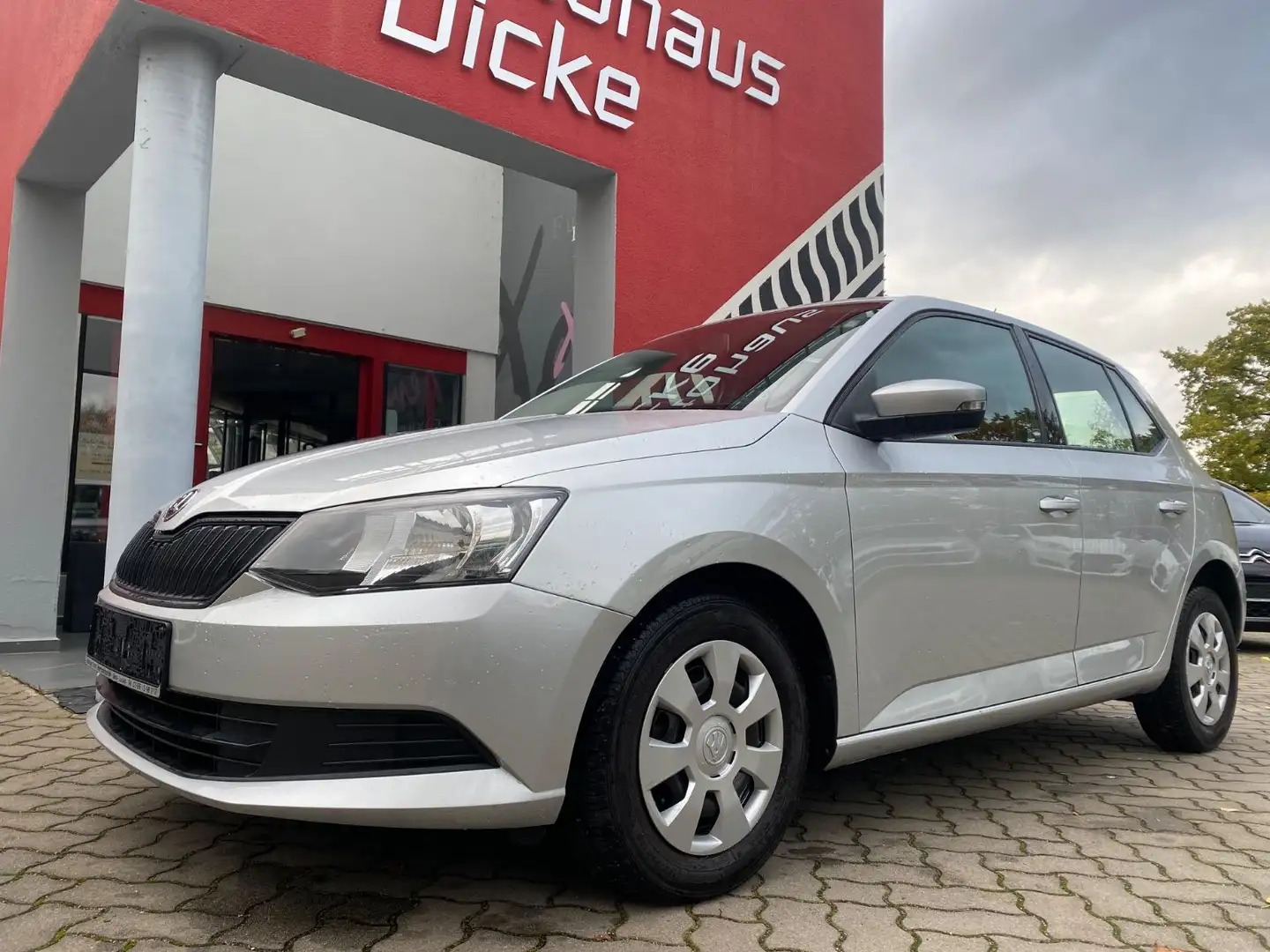 Skoda Fabia Active Klima StartStopp elFH 1.Hd Silber - 1