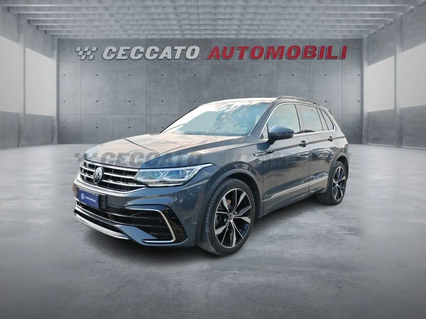 Volkswagen Tiguan II 2021 2.0 tdi R-Line 4motion 150cv dsg Grigio - 1