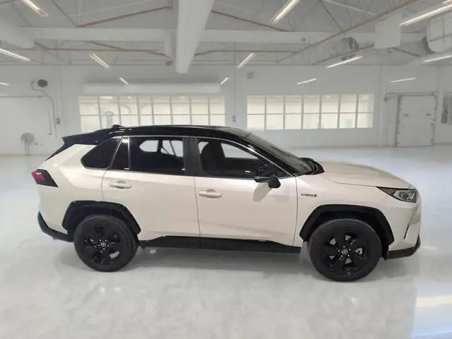 Toyota Rav4 view 3