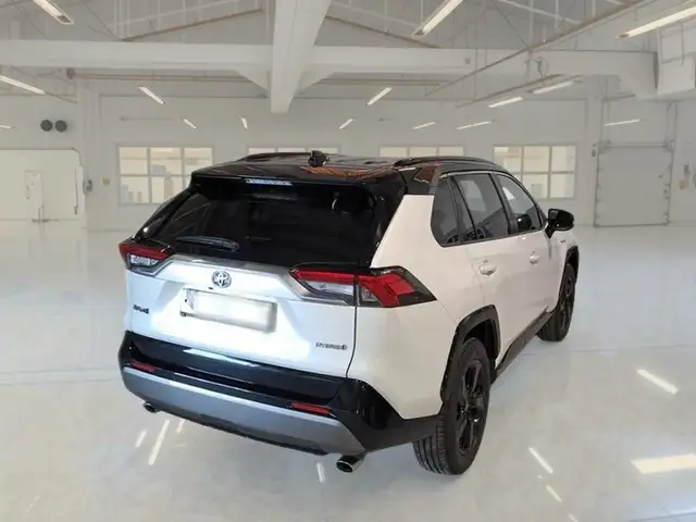 Toyota Rav4 view 4