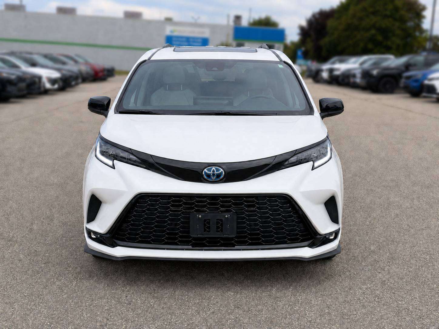 2025 Toyota Sienna Hybrid XSE | 7-Passenger | 18" Alloys | Moonroof — снимка 1