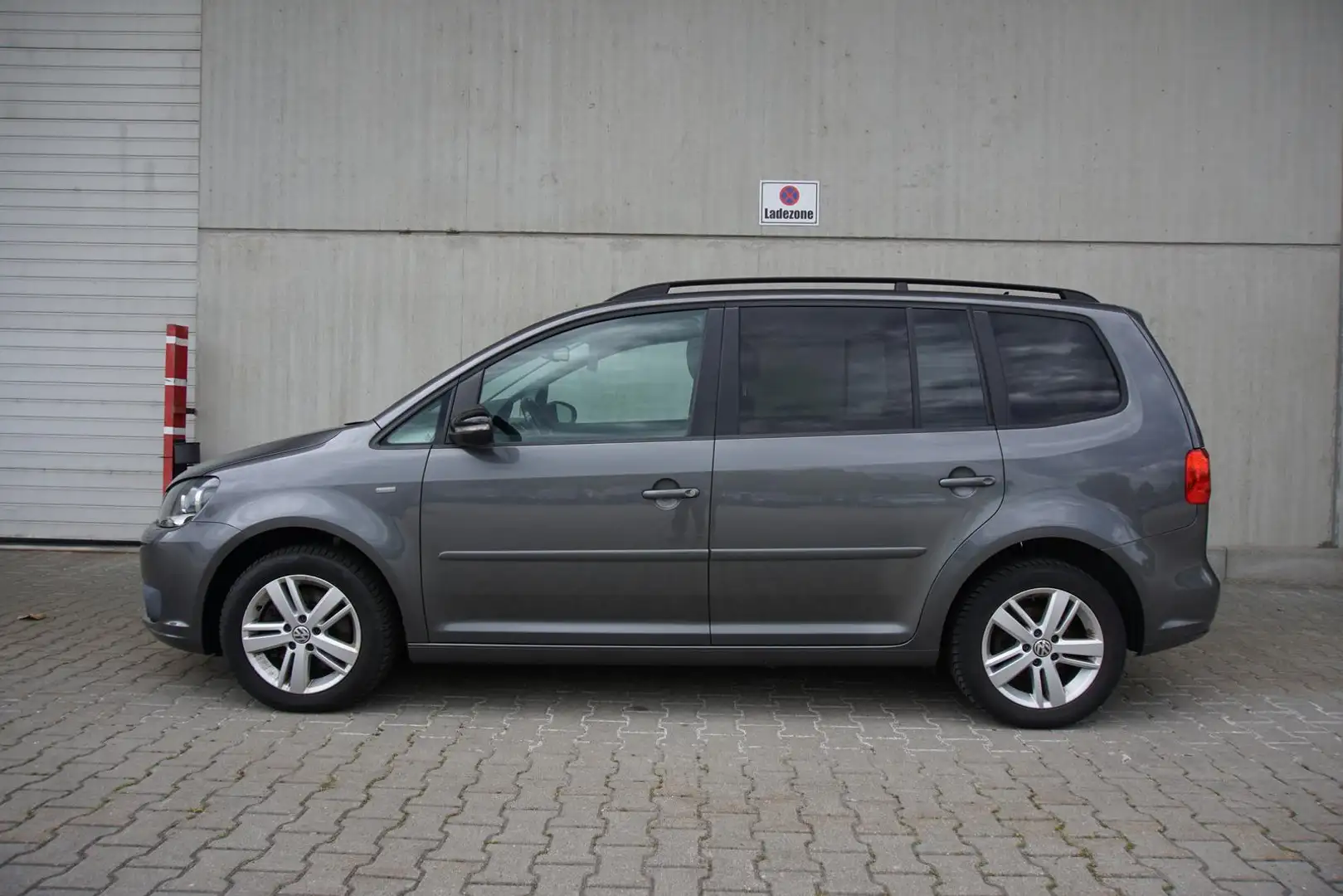 Volkswagen Touran 1.4TSI AHK SHZ PDC 7-Sitzer Grau - 2