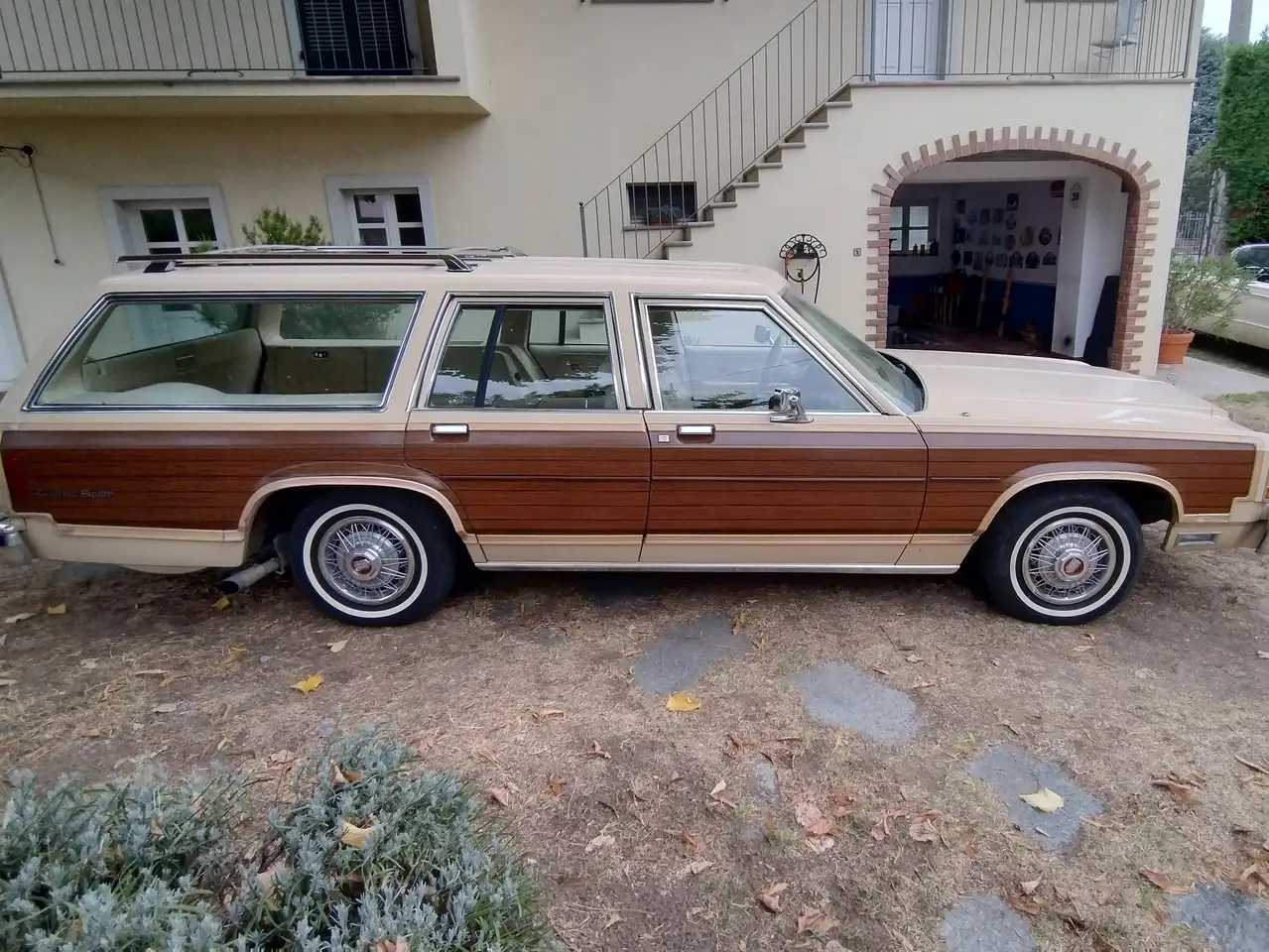 Ford LTD Country Squire, foto 3
