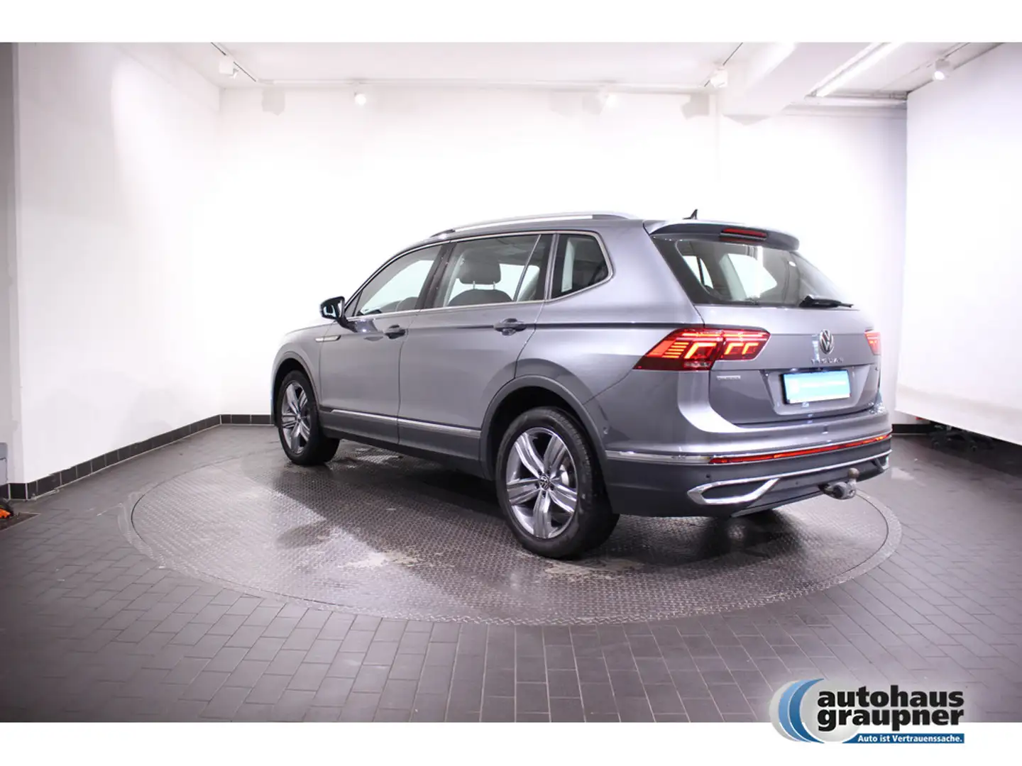 Volkswagen Tiguan Allspace 2.0 TDI 4MOTION DSG Elegance Grijs - 2