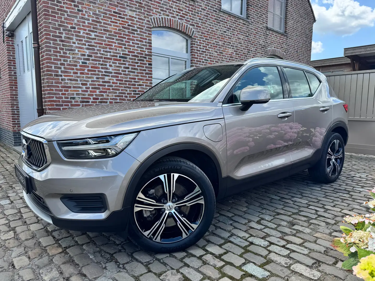 Volvo XC40 XC40 T5 Recharge Inscription Grijs - 1