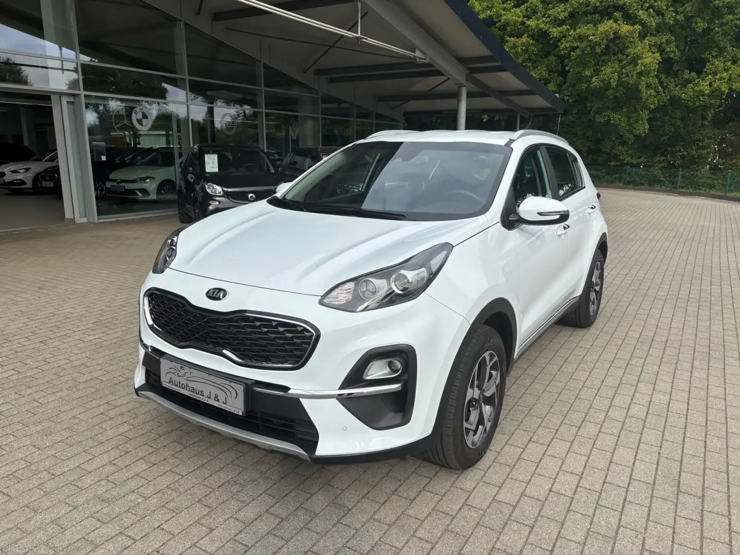 Kia Sportage 1.6 GDI Black Edition AHK/RFK/NAVI/TEMP Weiß - 1