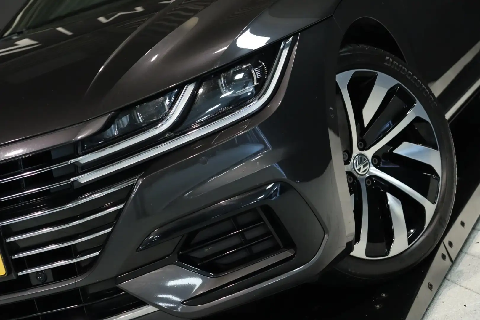 Volkswagen Arteon 2.0 TSI 3x R-Line / PANODAK / VIRTUAL / KEYLESS / Gris - 2
