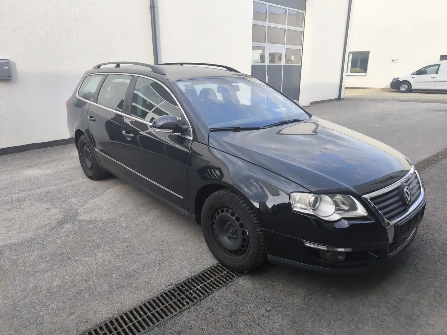 Volkswagen Passat Variant 2.0 TDI 4Motion Individual Chrom - 2