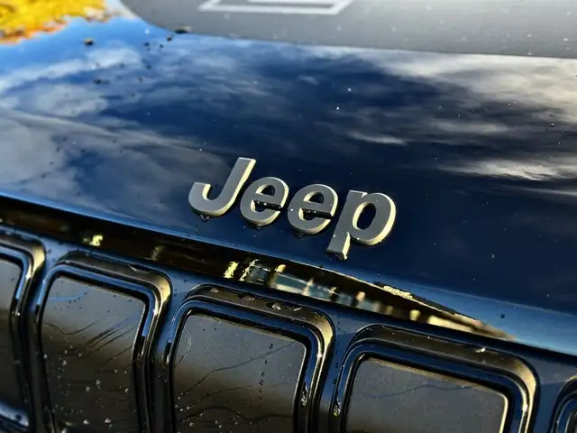 Jeep Avenger view 3