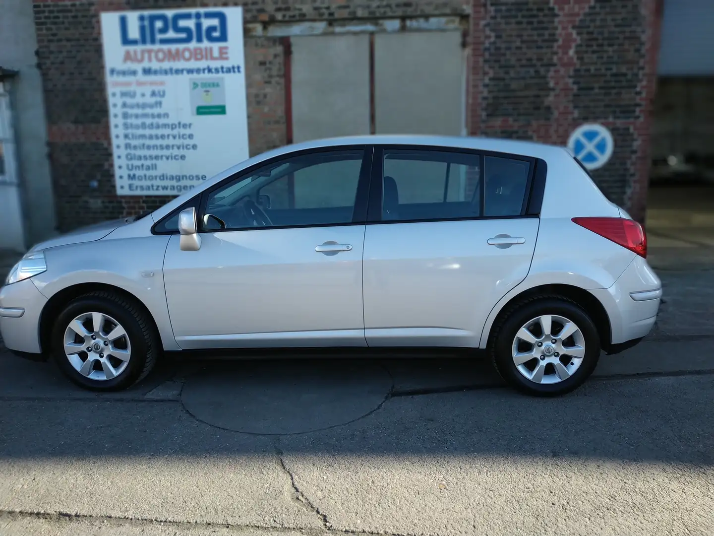 Nissan Tiida 1.6/ TÜV NEU/ Ganzjahres-ALU/ wenig KM Argintiu - 1