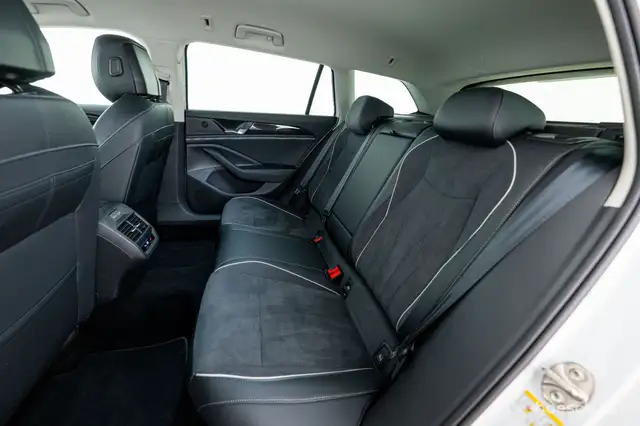 Volkswagen Passat view 7