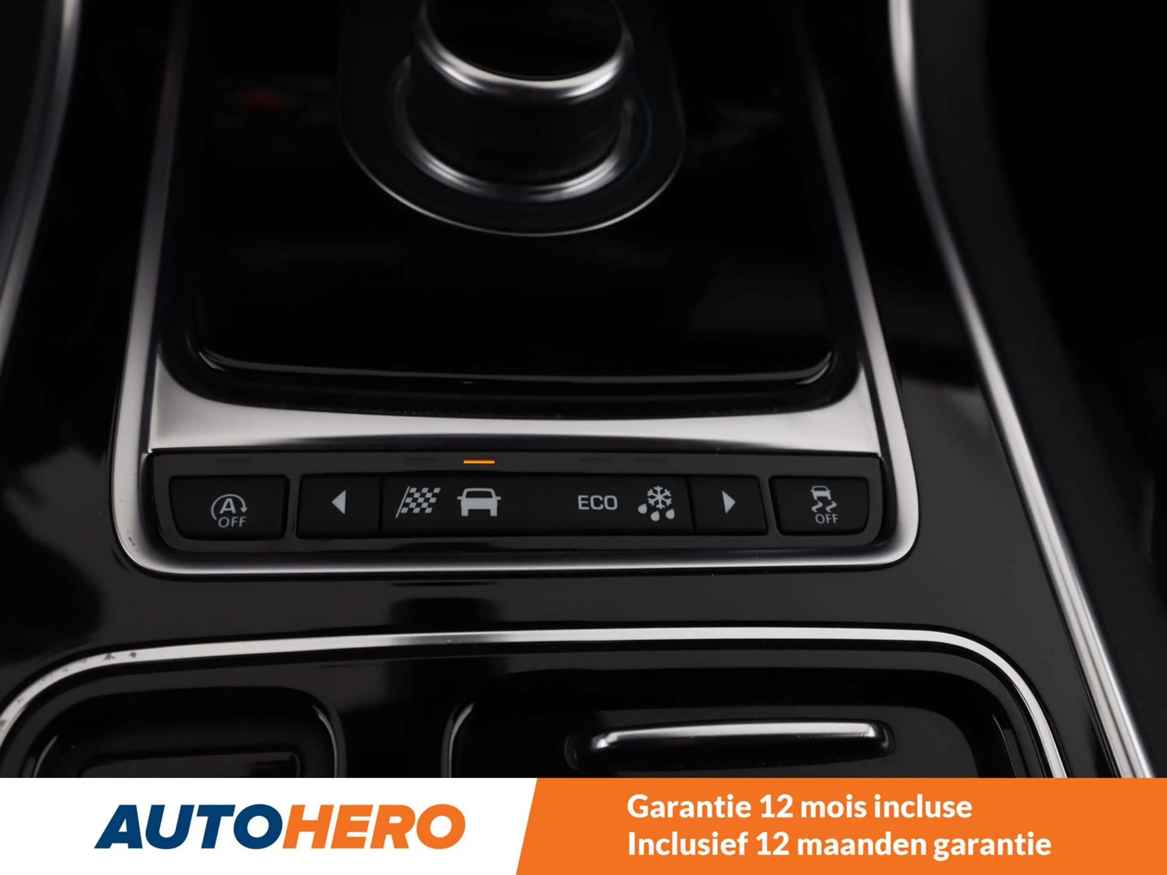 Jaguar XF 25t R-Sport — photo 11
