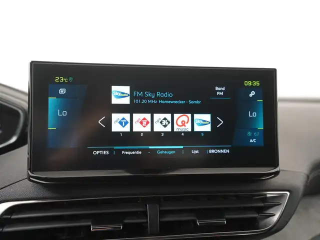 Peugeot 3008 view 15