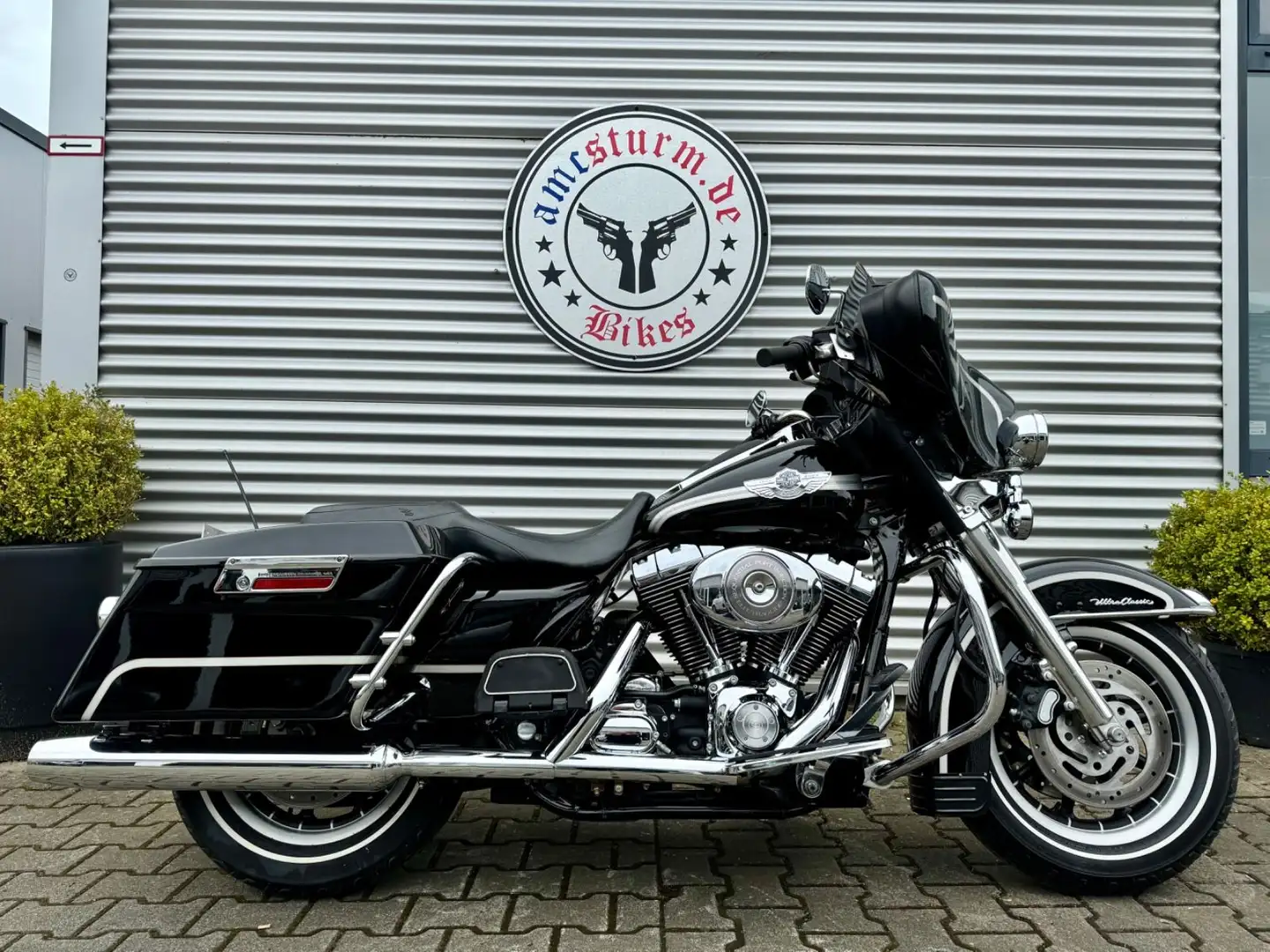 Harley-Davidson Electra Ultra Glide 100th Anni Street Glide Look Black - 1