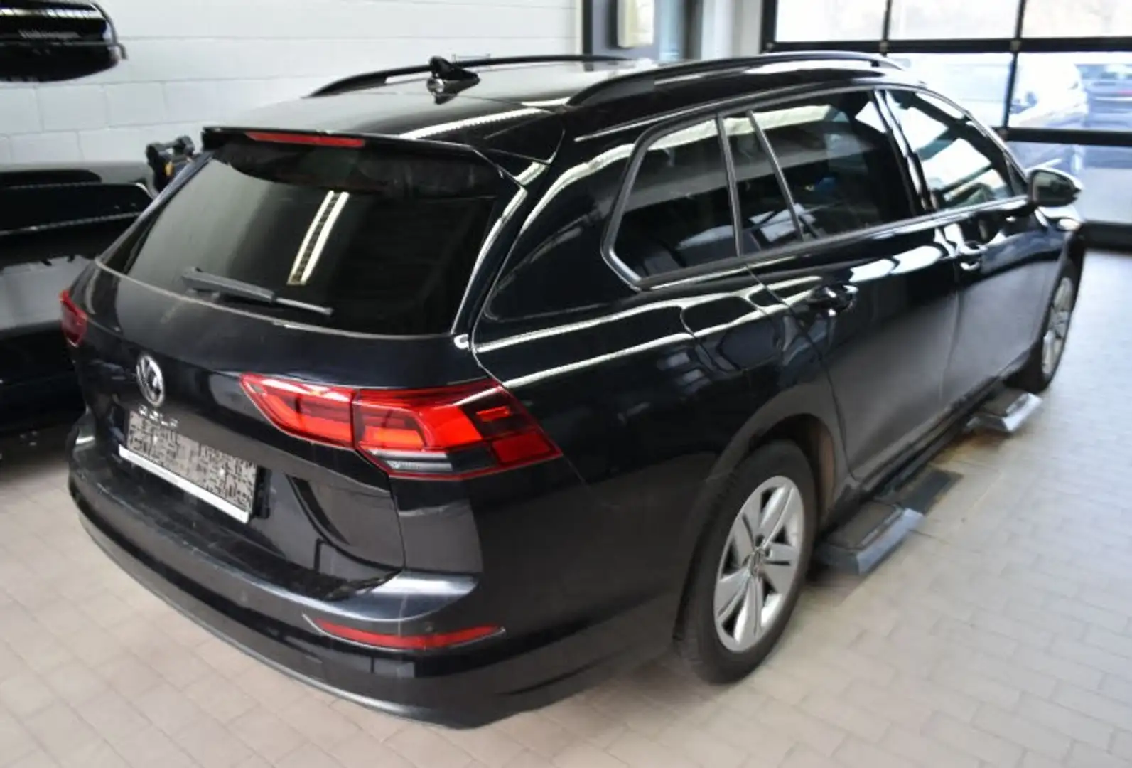 Volkswagen Golf VIII Variant 2.0 TDI DSG Life LED NAVI AHK ACC Schwarz - 2