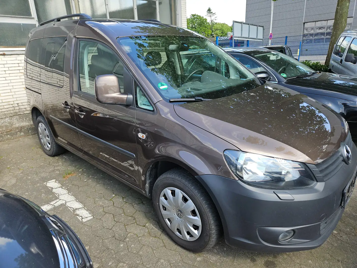 Volkswagen Caddy Trendline Braun - 1
