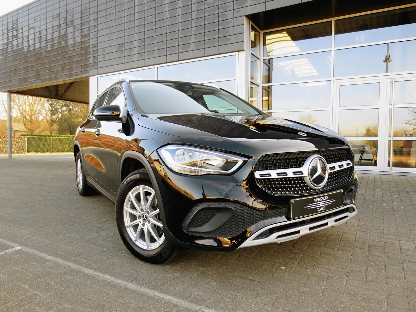Mercedes-Benz GLA 180 *TREKHAAK*MBUX*DAB*CAMERA* Noir - 1