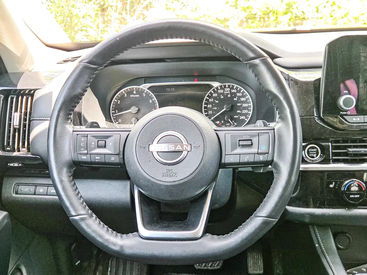 Nissan Pathfinder photo Nissan Pathfinder