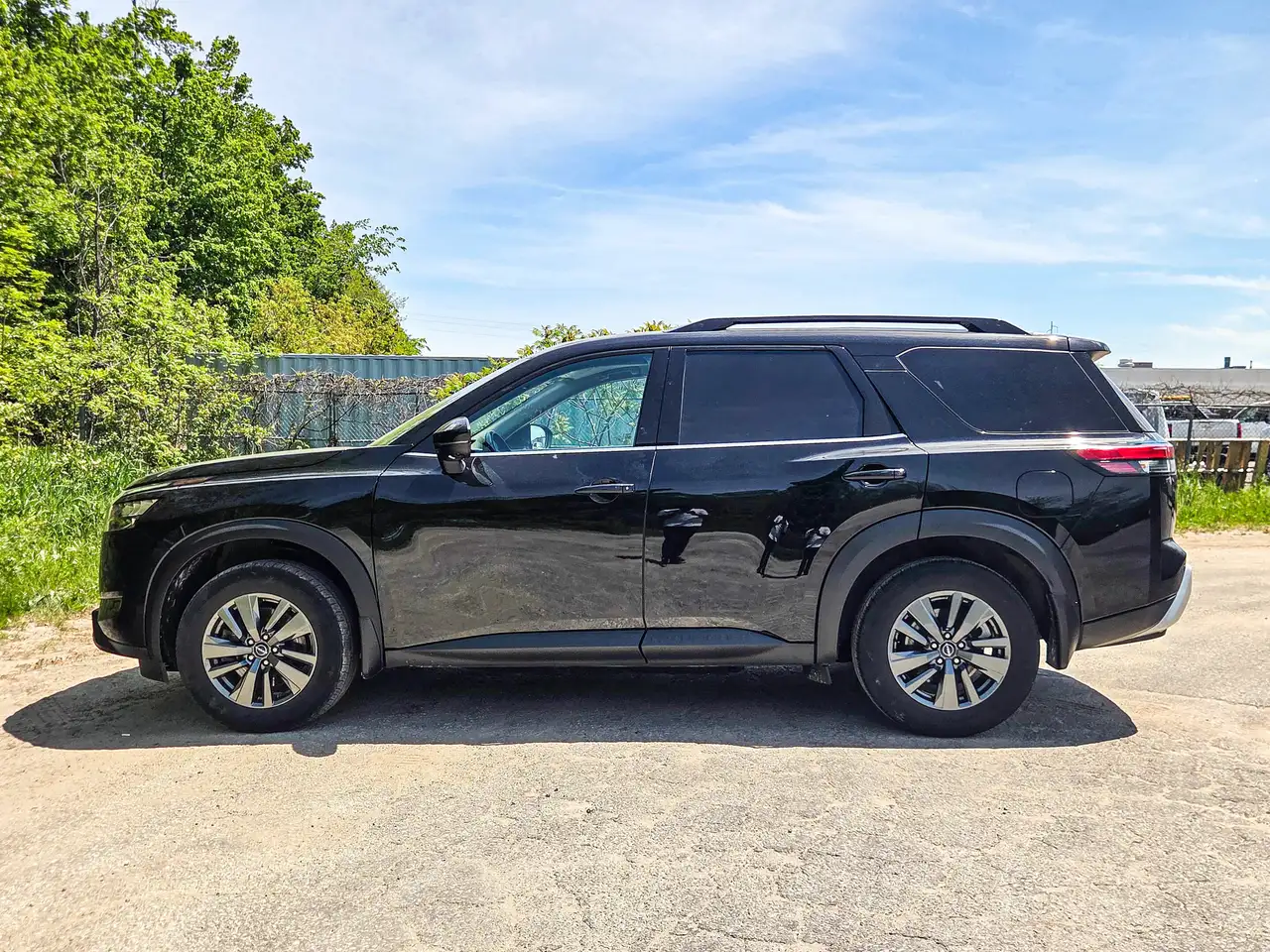 Nissan Pathfinder photo Nissan Pathfinder