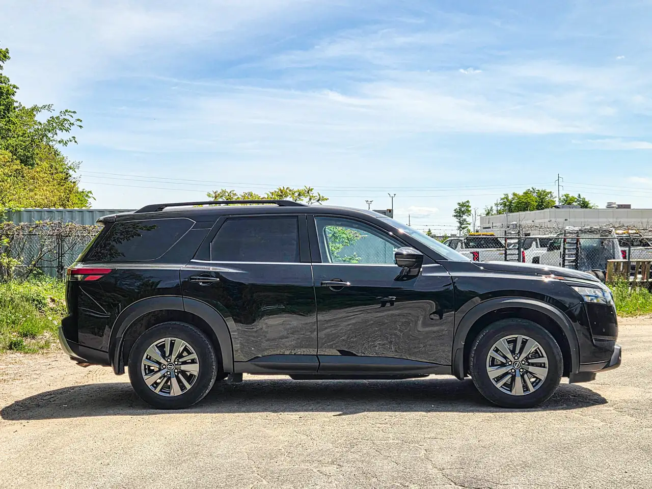 Nissan Pathfinder photo Nissan Pathfinder