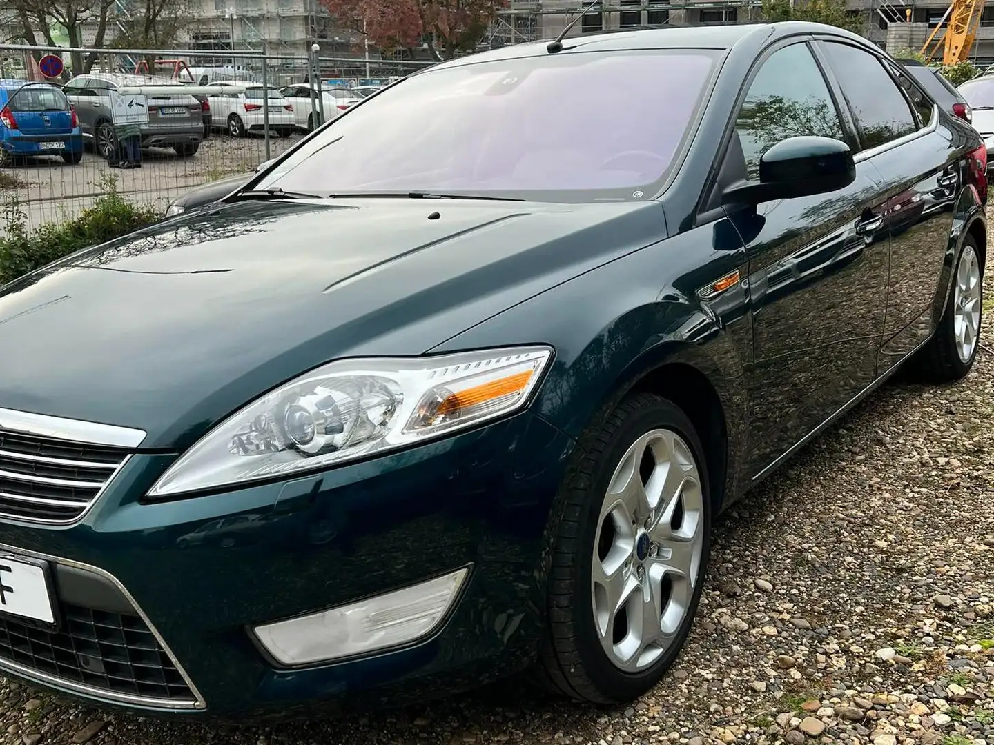 Ford Mondeo 2.0 TDCi Ghia X Grün - 2