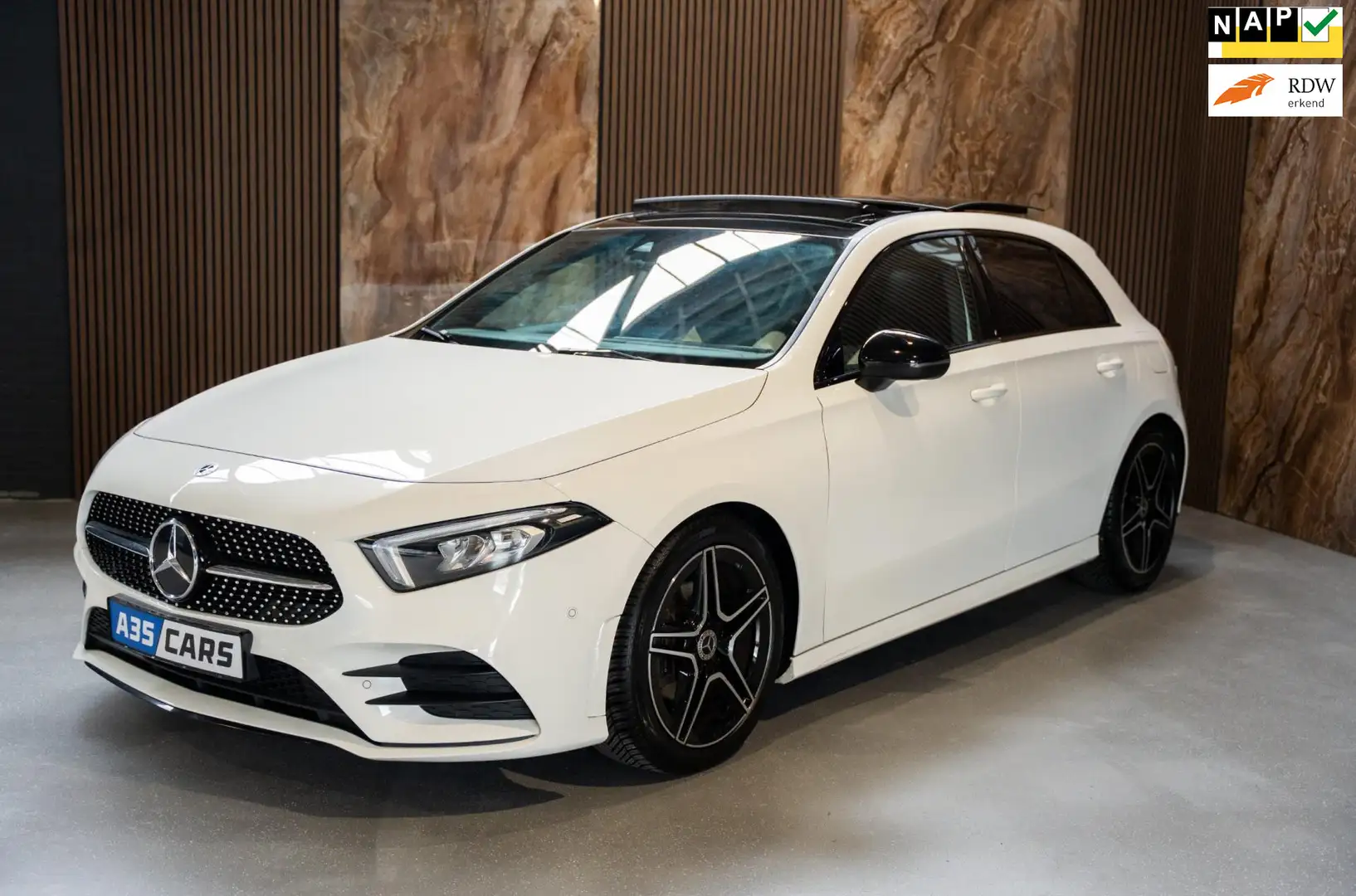 Mercedes-Benz A 200 |AMG|PANO|Night|Sfeer|Carplay Wit - 1