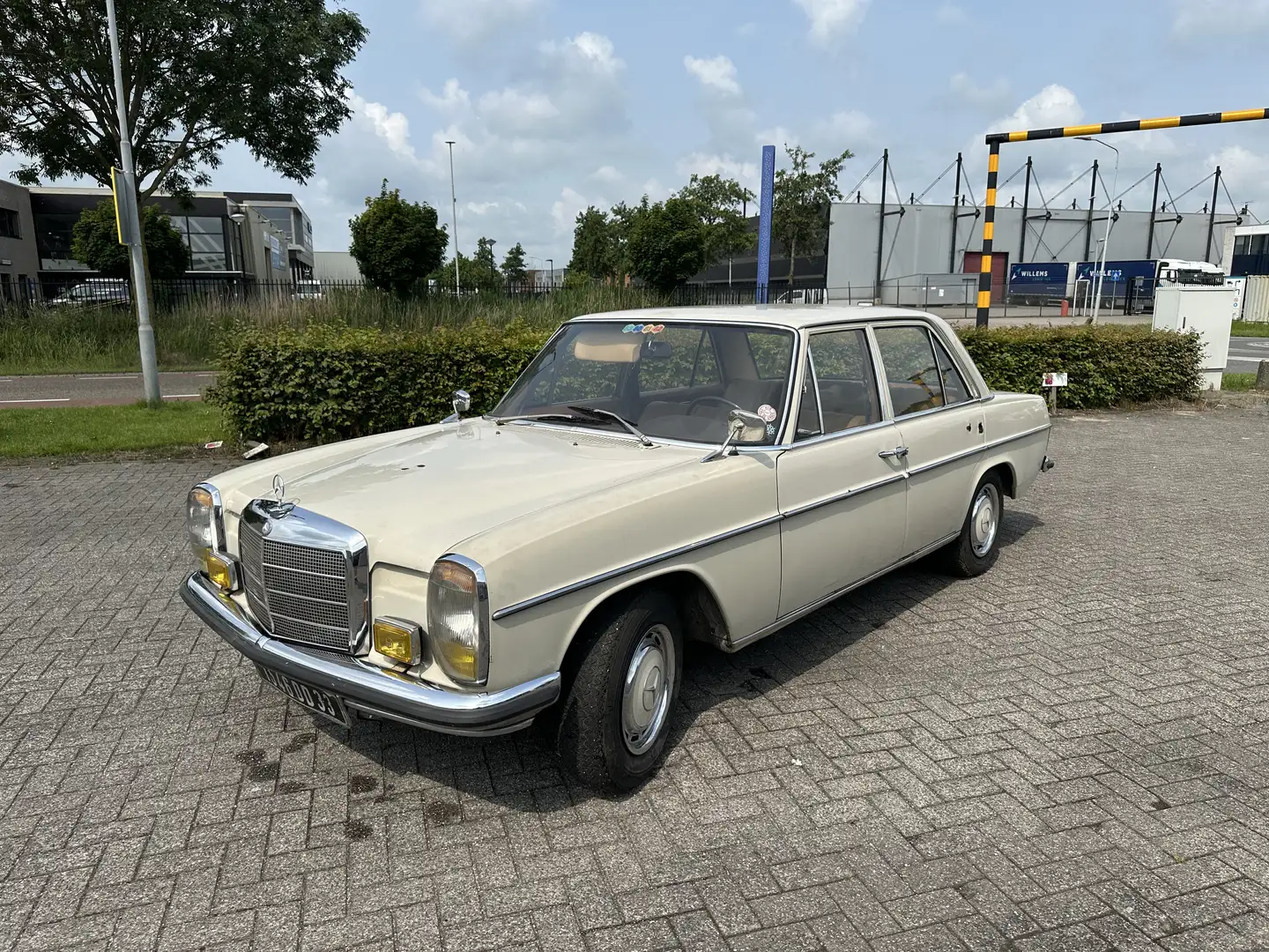 Mercedes-Benz 220 220 W115 Beige - 2
